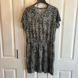 Old Navy Black and Gray animal print short Sleeve Sheath knit Dress